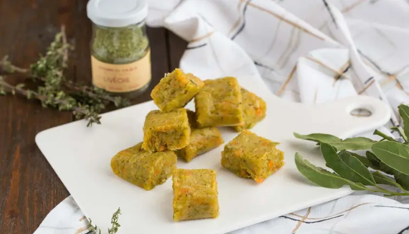 Des cubes de bouillon maison aux légumes, parfaits pour relever vos plats. Un concentré de saveurs naturelles.