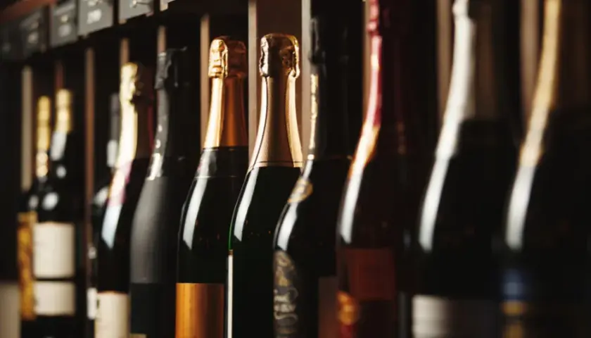 Ile alkoholu legalnie przywieziesz do Polski? Limity UE i spoza