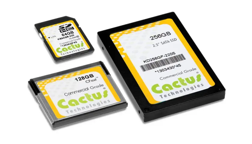 Drei Cactus Technologies Speicherprodukte: SD-Karte, CFast und SSD. Sie zeigen die Vielfalt von Flash-Speicher-Funktionsweise für Daten.
