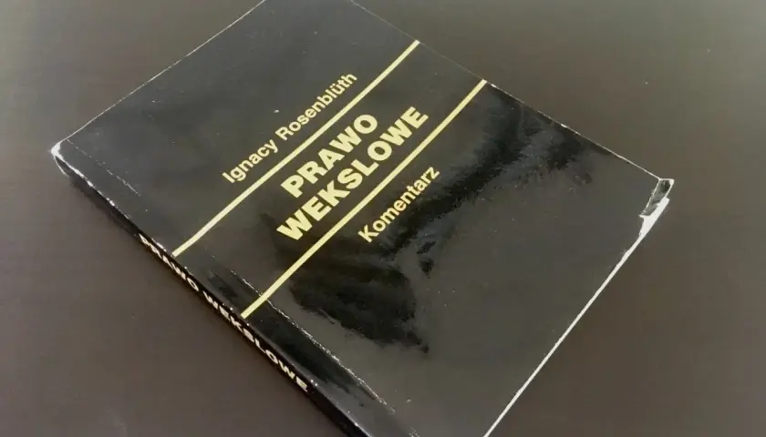Czarna okładka książki "Prawo wekslowe" Ignacego Rosenblütha, komentarz. Weksel in blanco to ważny dokument.