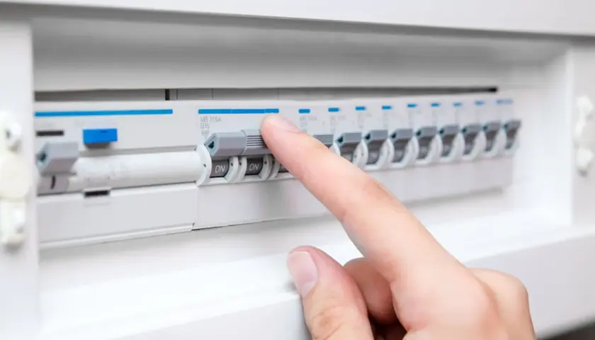 Rodzaje złącz - Jakie są rodzaje bezpieczników elektrycznych?