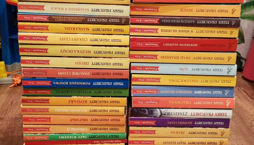  Terry Pratchett książki - Cała seria niezapomnianych książek legendy fantasy!