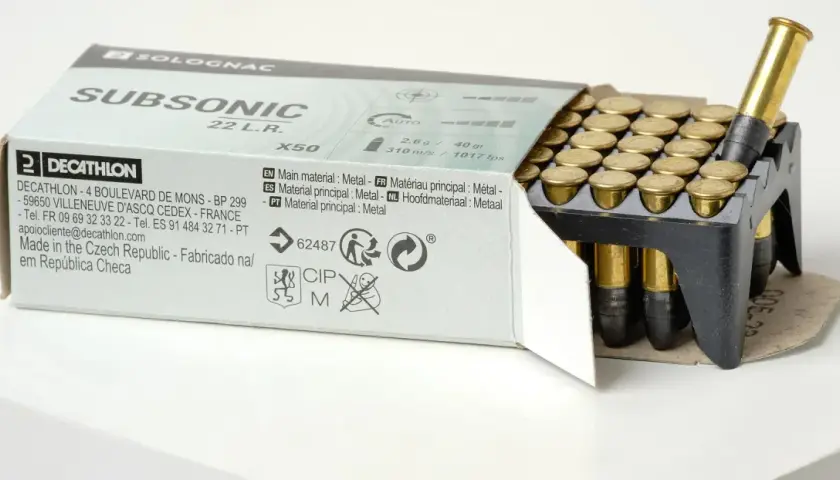 Boîte de munitions 22LR Subsonic de Decathlon. L'achat de munitions est soumis à réglementation.