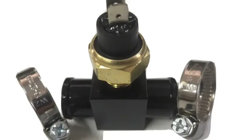 Sensore temperatura acqua con fascette. Un bulbo radiatore rotto sintomi possono includere surriscaldamento.