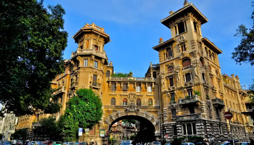 Coppedè: un quartiere da scoprire con architetture fiabesche e un arco monumentale.