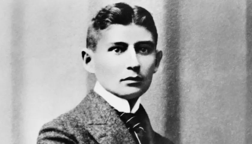 Młody Franz Kafka w garniturze i krawacie. Ciekawe, czy już wtedy myślał o swoich niezwykłych historiach?