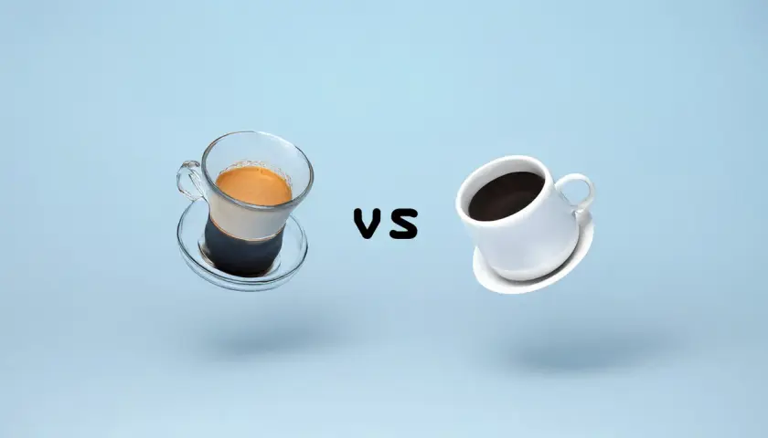 Espresso vs. Filterkaffee: Ein Glas mit cremigem Espresso steht einem Becher mit schwarzem Kaffee gegenüber.