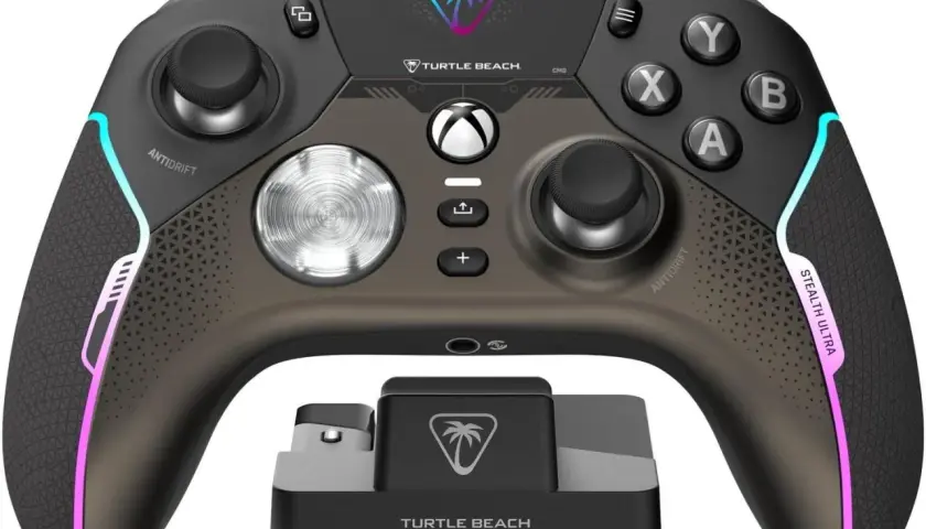 Elegancki kontroler Turtle Beach Stealth Ultra z podświetleniem RGB i stacją ładującą.
