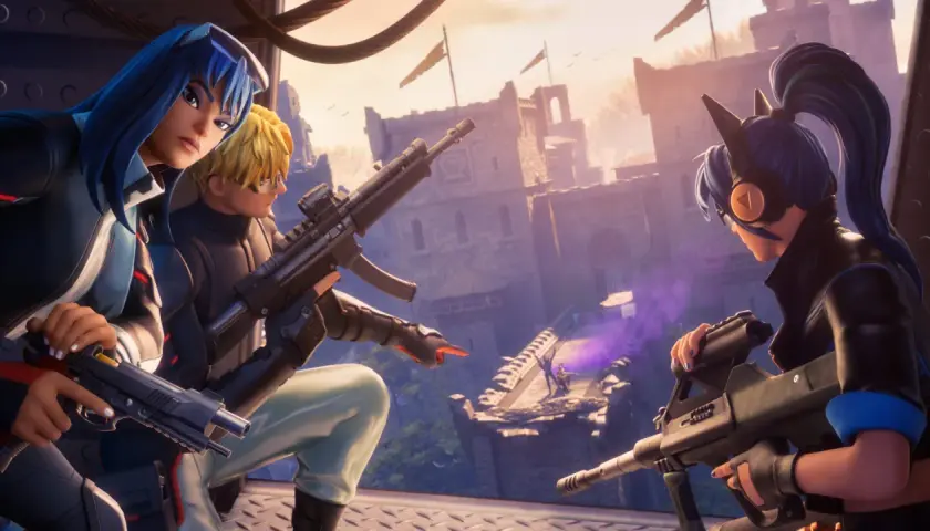 Trzy postacie z bronią w rękach obserwują z góry zamek, jakby szykowały się na ostateczną bitwę, gdy kończy się sezon w Fortnite.