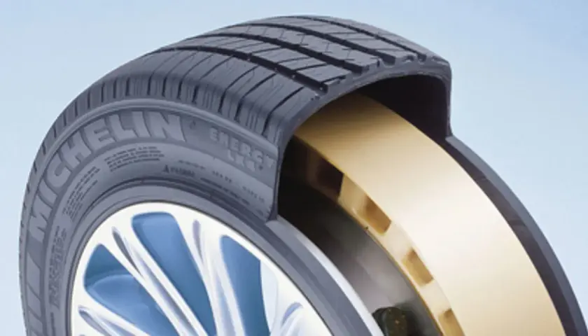Przekrój opony Michelin z żółtym wzmocnieniem, zapewniającym jazdę typu runflat.