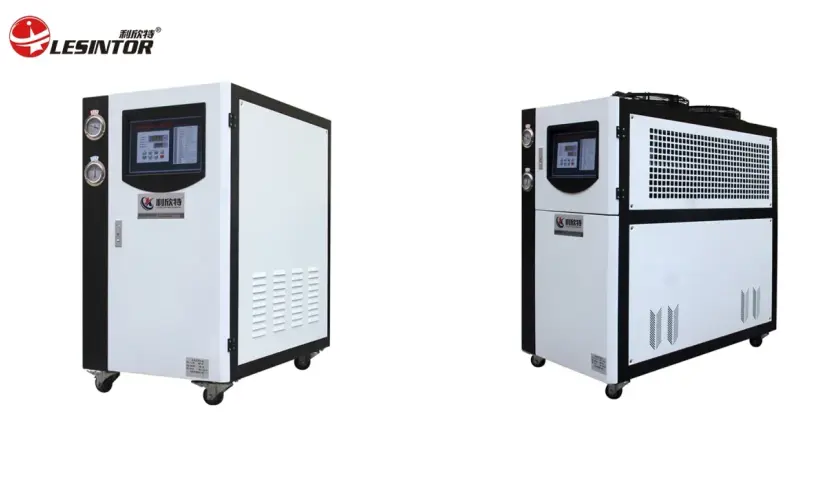 Dos unidades de refrigeración por agua Lesintor, con pantallas digitales y manómetros, listas para optimizar la temperatura.