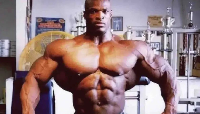 Ronnie Coleman, legenda kulturystyki, mimo choroby, nadal imponuje muskulaturą.
