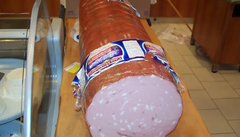 Stor mortadella, perfekt för en gravid som längtar efter italienska delikatesser.