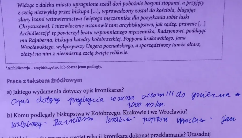 Komu podlegały biskupstwa w Kołobrzegu, Krakowie i Wrocławiu?