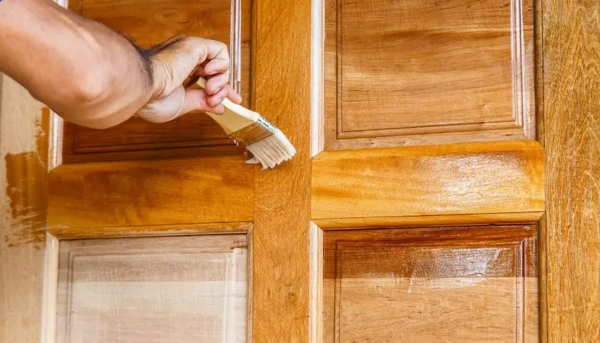 Jak odnowić drzwi wewnętrzne? Poradnik DIY i oszczędności!
