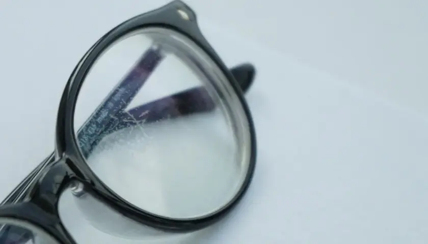 Jak usunąć fotochrom z okularów i uniknąć niepożądanych efektów