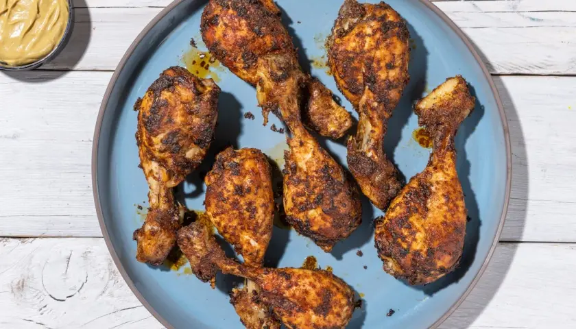 Fusi di pollo croccanti e dorati, cotti alla perfezione nella friggitrice ad aria. Un piatto gustoso e leggero.