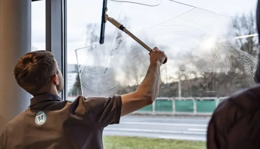 Jak myć okna Karcherem bez smug? Sprawdzone triki eksperta