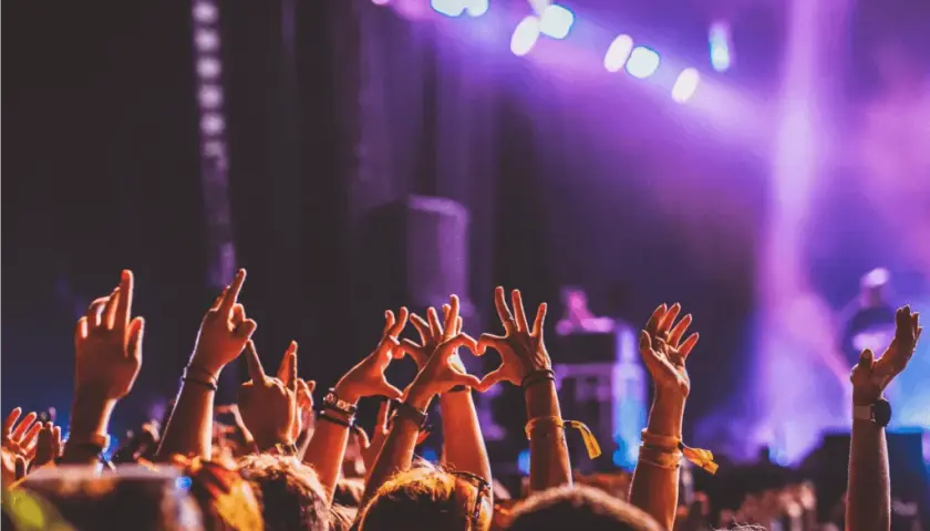 Rytmiczna elektronika: Poznaj polską scenę, gatunki i festiwale