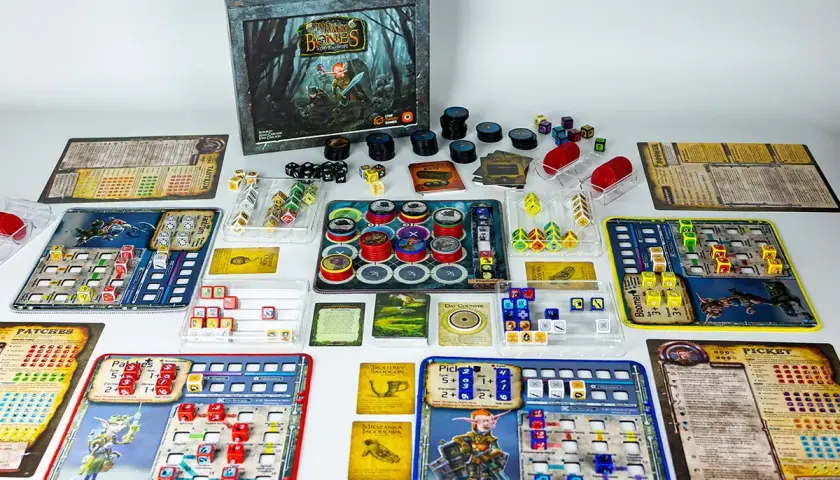 Władca Pierścieni gra: plansza, kostki, żetony i karty do gry "The Lord of the Rings: Journeys in Middle-earth".