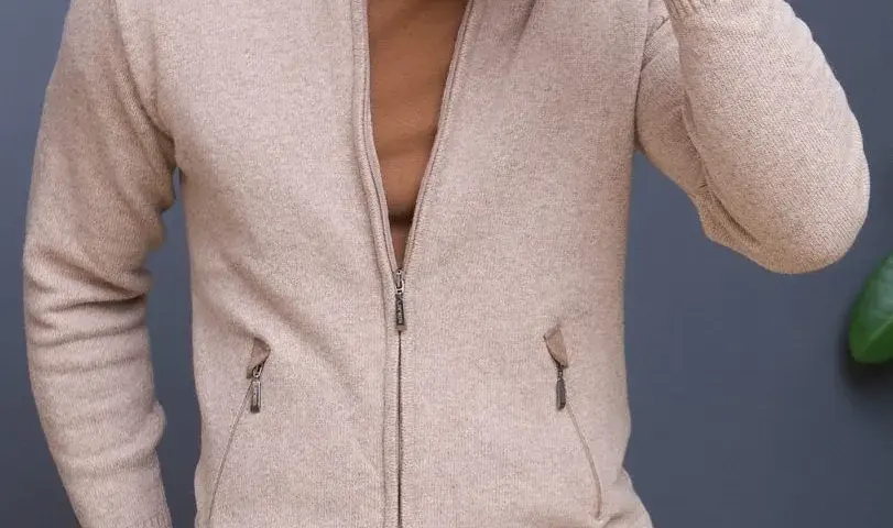 Kardigan męski: 7 stylizacji na każdą okazję - poradnik