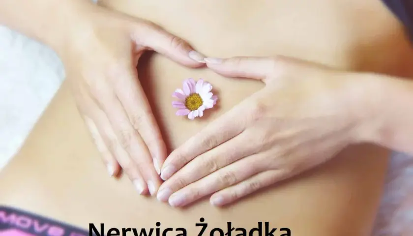 Dłonie tworzą serce na brzuchu, na którym leży kwiatek. Symbolizuje to ulgę w nerwicy żołądka.