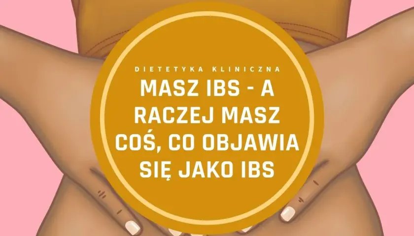 Grafika przedstawia brzuch, sugerując ból w jamie brzusznej. Tekst "Masz IBS - a raczej masz coś, co objawia się jako IBS" sugeruje, że objawy zespołu jelita drażliwego mogą być mylące.