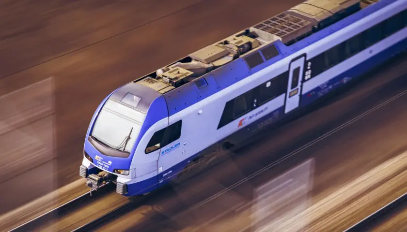 Zakup biletu PKP Intercity w pociągu? Zasady, opłaty i Pendolino!