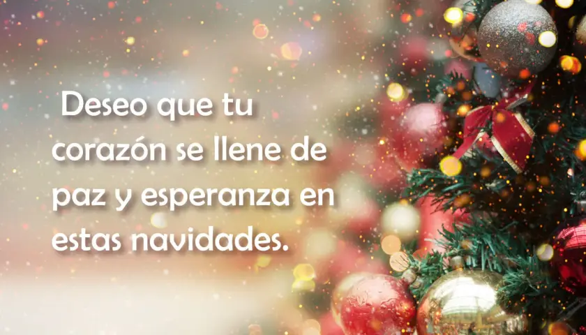 Árbol de Navidad decorado con esferas rojas y doradas. Frases de navidad y año nuevo: "Deseo que tu corazón se llene de paz y esperanza en estas navidades.