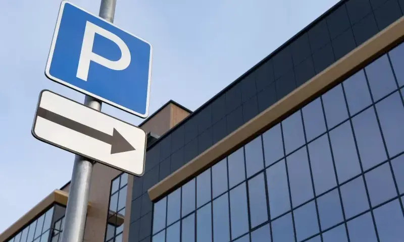 Gdzie zaparkować przy dworcu PKP Katowice? Sprawdź najlepsze opcje