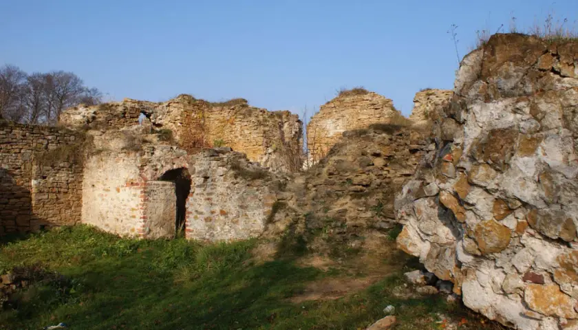 Zamek w Inowłodzu: Historia, architektura i tajemnice ruin