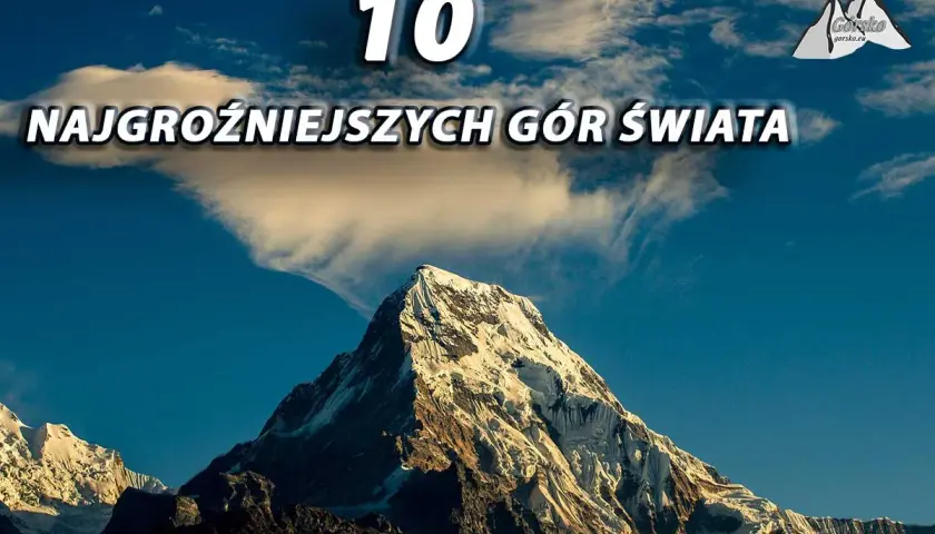 Majestatyczne, ośnieżone szczyty górskie na tle błękitnego nieba z chmurami. Tytuł "10 Najgroźniejszych Gór Świata" sugeruje, że to jedne z najwyższych i najbardziej niebezpiecznych gór na świecie.