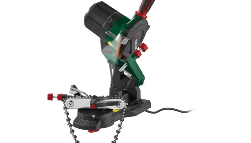 Ein automatisch arbeitendes kettenschärfgerät mit Kette und Schleifaufsatz.