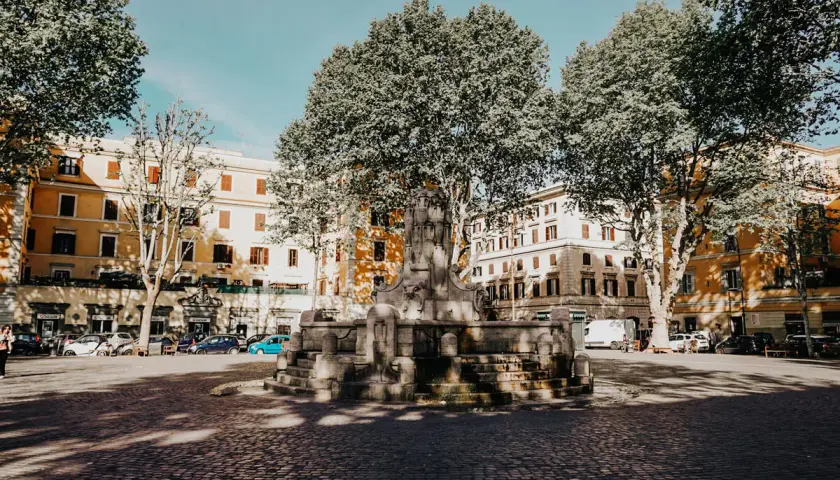 Fontana di Testaccio, un luogo da scoprire tra i palazzi gialli e gli alberi secolari. Ecco cosa vedere a Testaccio.