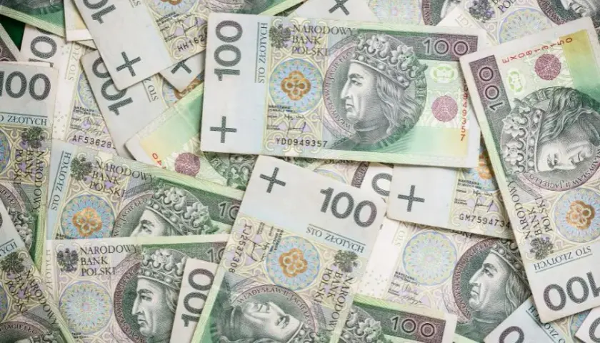 Ile zarabia kierowca C w wojsku? Sprawdź zarobki, wymagania i benefity