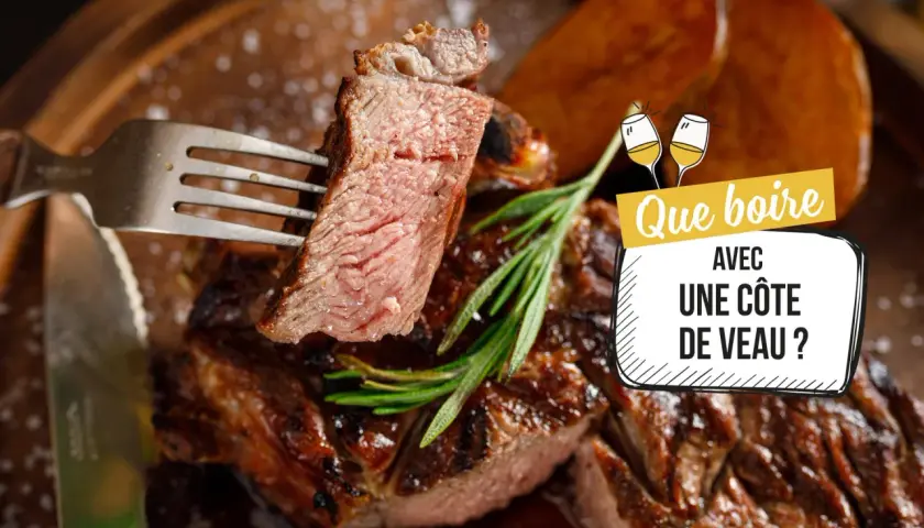 Une côte de veau juteuse sur une fourchette, avec une branche de romarin. Le texte demande : "Que boire avec une côte de veau ?
