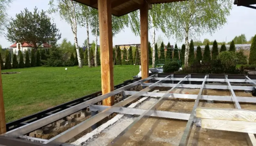 Jak zbudować trwały taras na filarach betonowych: 5 kroków