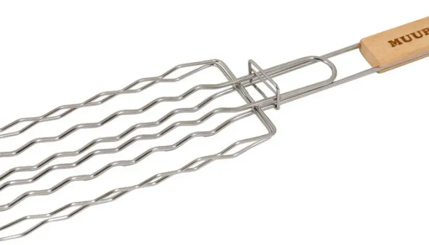 A silver grill basket with a wooden handle that says "MUURIKKA".
