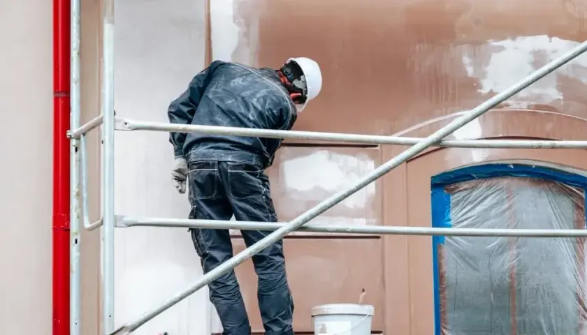 Remont elewacji: Zgłoszenie, pozwolenie czy bez formalności?