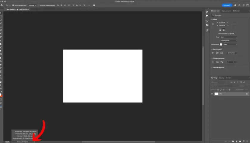 Panel "Właściwości" w Photoshopie pokazuje szczegóły dokumentu, w tym wymiary i rozdzielczość, a także panel "Warstwy" z tłem. Dysk magazynujący jest tu kluczowy dla pracy.