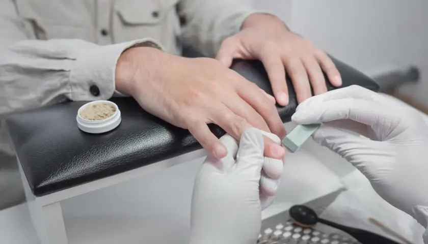Manicure japoński wady: pielęgnacja paznokci mężczyzny, polerowanie płytki.