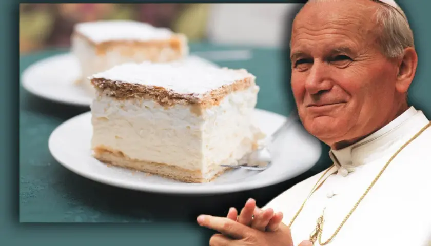 Jan Paweł II i jego ukochane kremówki. Pyszny deser na talerzyku, obok uśmiechnięty Papież.