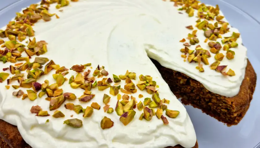 Najlepsze ciasto marchewkowe z pistacjami - przepis krok po kroku