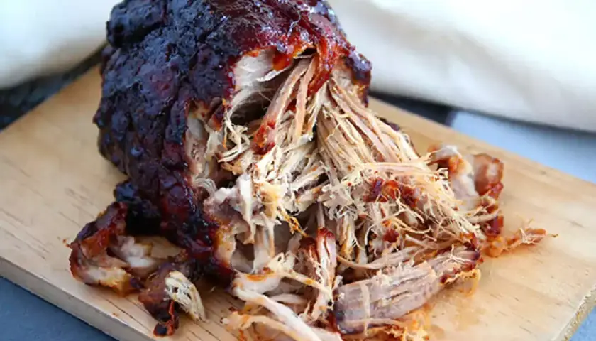 Soczysty pulled pork, idealny do kanapek. Prosty pulled pork przepis na pyszne danie.