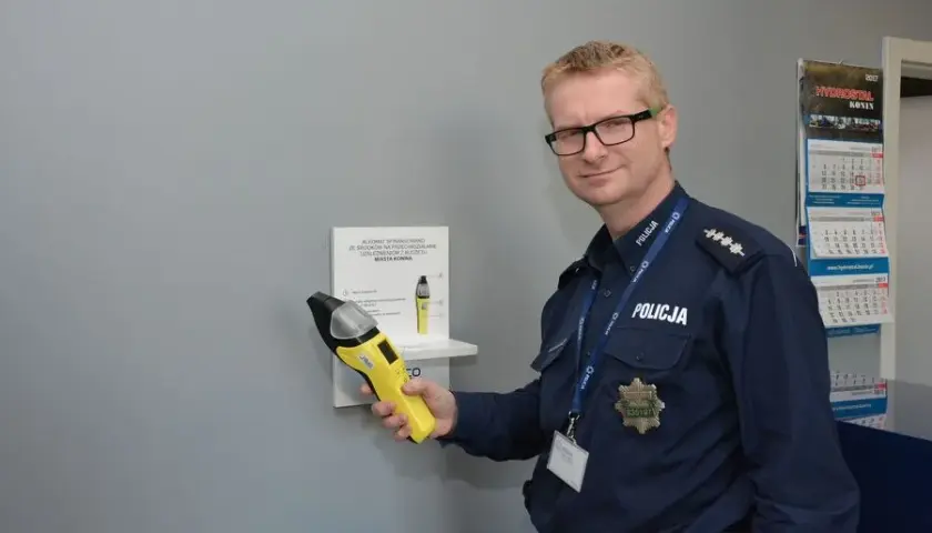 Gdzie zbadać się alkomatem? Policja, apteka, praca pełny poradnik