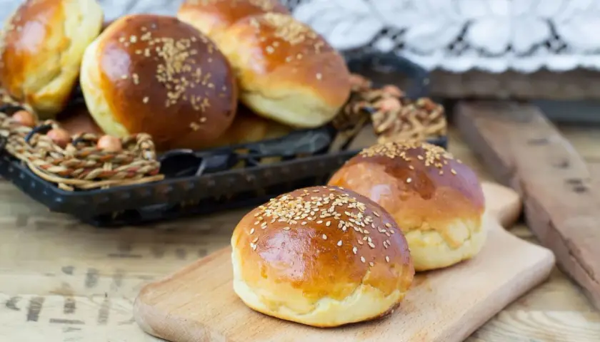 Jak podgrzać bułki do hamburgerów z Biedronki, aby były idealne