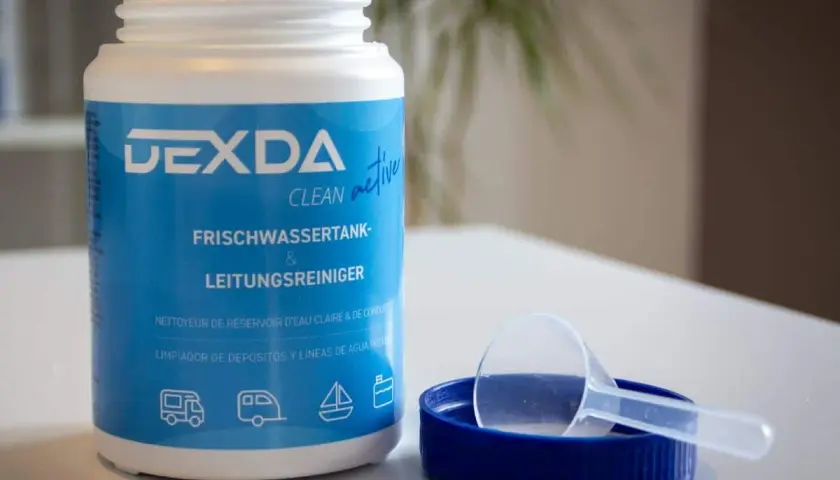 Produit DEXDA pour le nettoyage cuve eau propre camping car. Inclus une dosette.