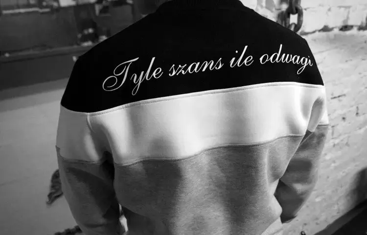 Bluza Octagon Tyle szans, ile odwagi: Kup, dopasuj, stylizuj!
