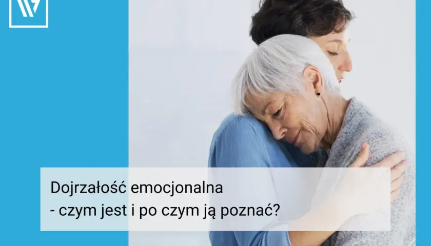 Dwie kobiety w uścisku. Młodsza obejmuje starszą, która opiera głowę na jej ramieniu. Obraz symbolizuje wsparcie i zrozumienie, kluczowe w procesie jak dojrzeć emocjonalnie.