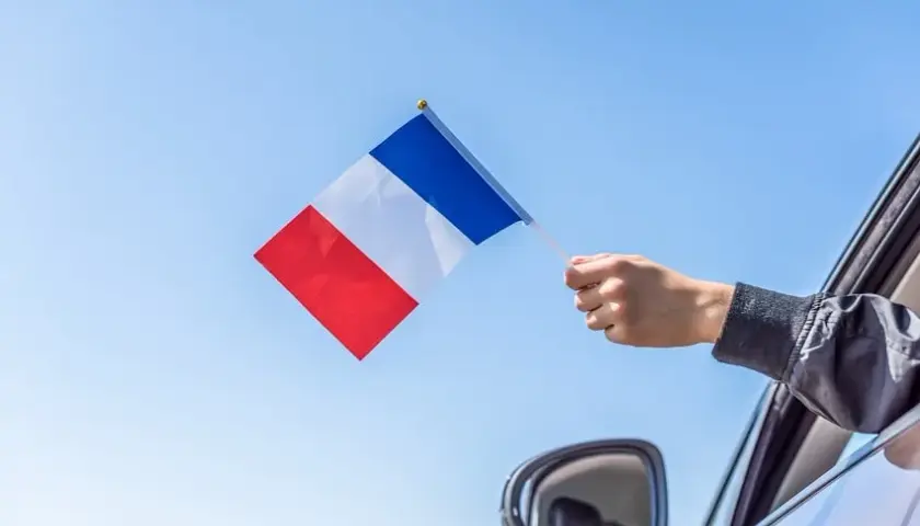Jak się płaci za autostrady we Francji? Odkryj tanie metody i koszty